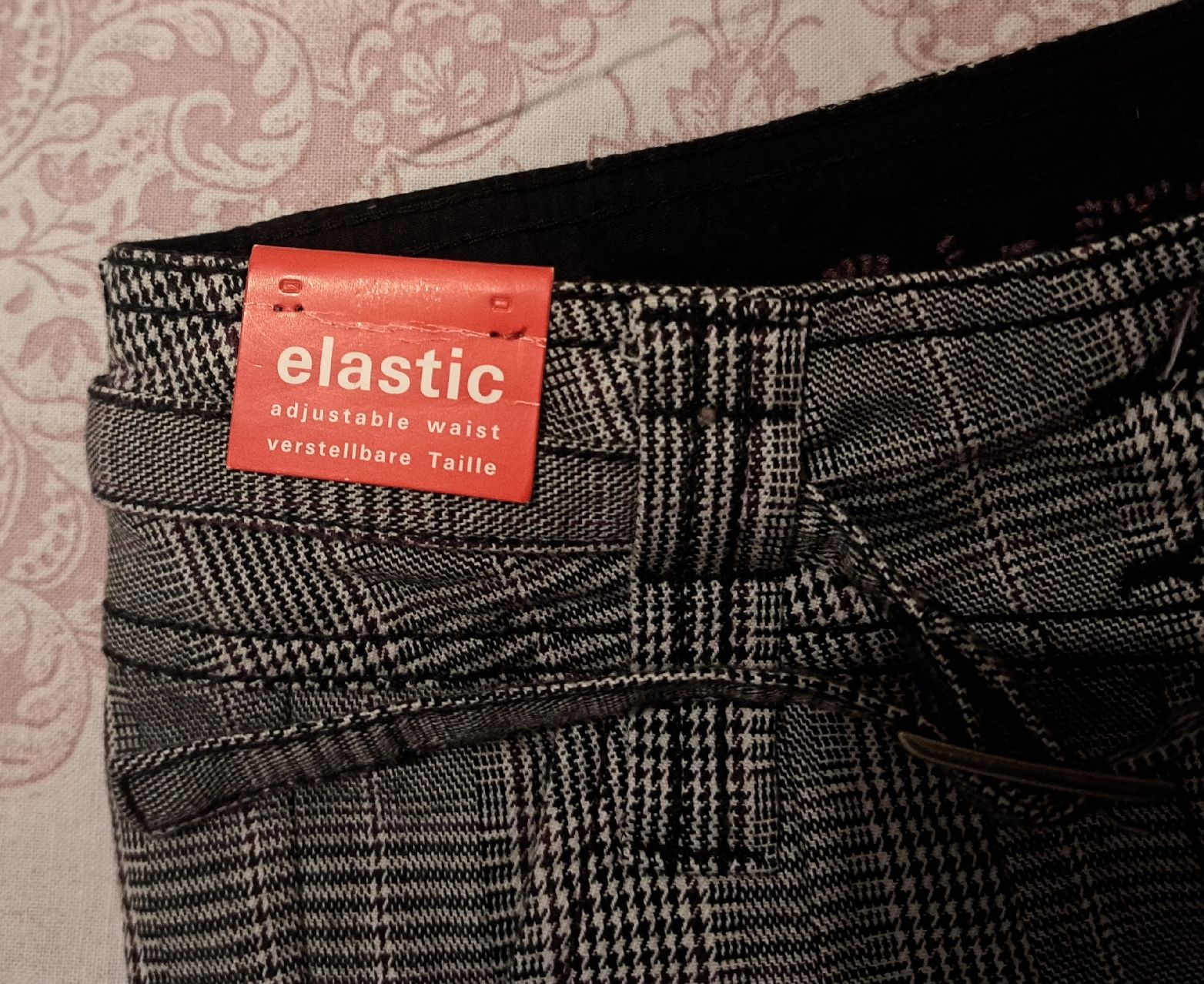 Esprit Pantaloni: NEU Esprit Shorts Grösse 140 Karomuster – Nuovo e nell'imballaggio originale da Zürich venduto da dph_r9t2 2