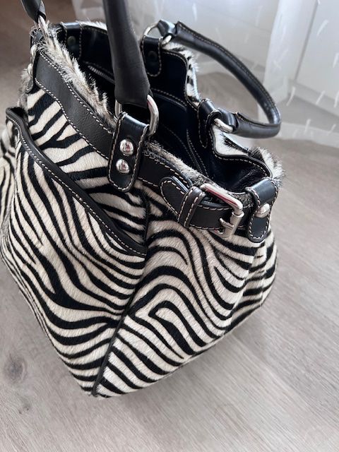 Borse da donna: Exklusive Zebra-Handtasche, wie neu! – Usato da Dulliken venduto da Nikitiki5 3
