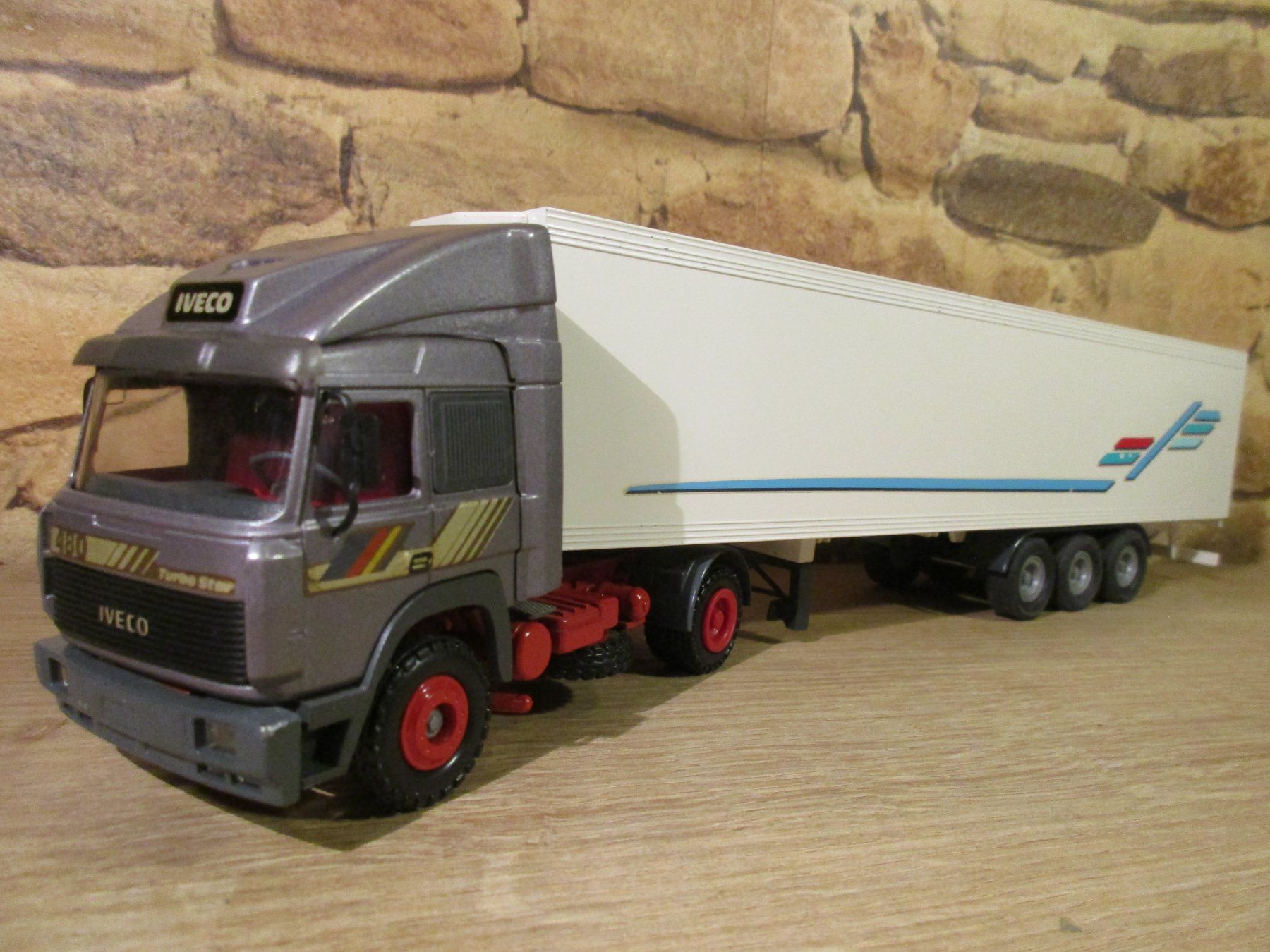 Conrad Modellbausätze & Standmodelle: Conrad  1:50  Iveco Turbostar – Gebraucht aus Ennetmoos von Truckdiver