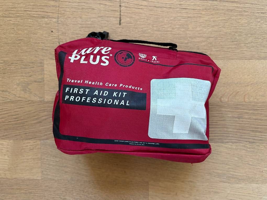 Mallettes de secours: Care Plus First Aid Kit Professional  Erste-Hilfe-Set – Neuf avec emballage d'origine à Thun par dav_q9fg