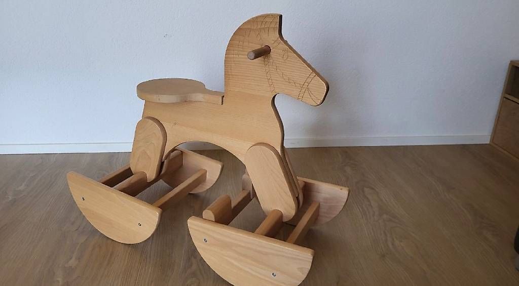 Spielzeuge: Schaukelpferd – Gebraucht aus Suhr von MuempfeliWerk