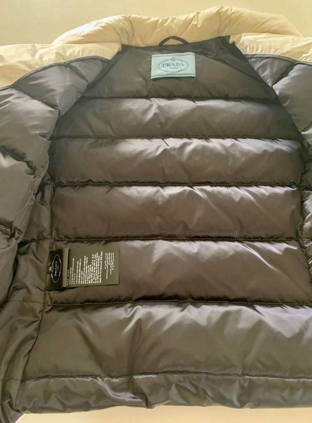 Prada Giacche: PRADA DAUNENJACKE \ M \ ORIGINAL – Usato da Zollikon venduto da ces-chic 9