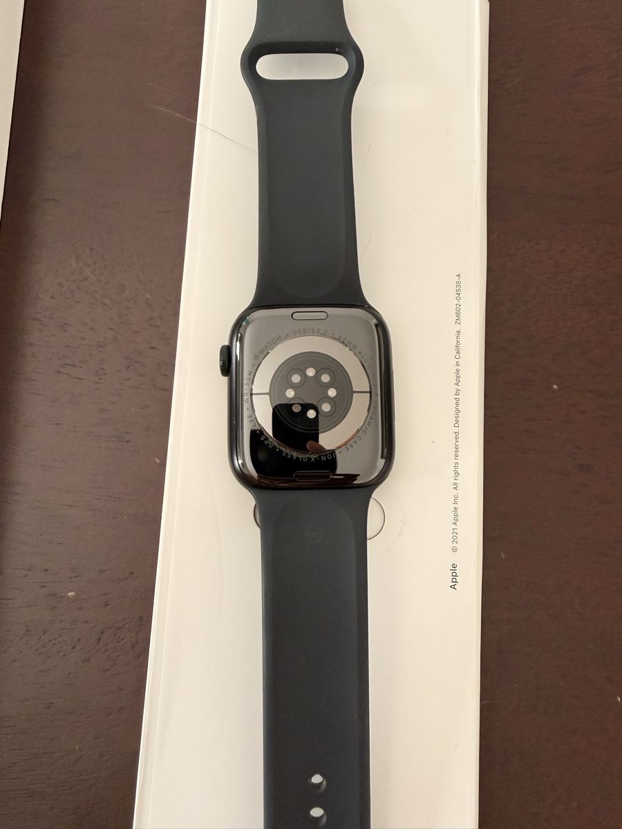 Apple Smartwatch: Apple Watch 8 45mm LTE GPS – Usato da Stäfa venduto da Laafit 7