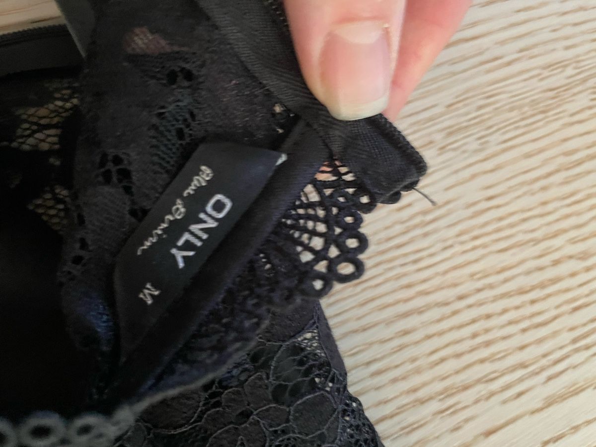 Only Top: ONLY Spitzenoberteil Schwarz Gr. M – Elegant & Chic – Usato da Heitenried venduto da Steffundsasch 1