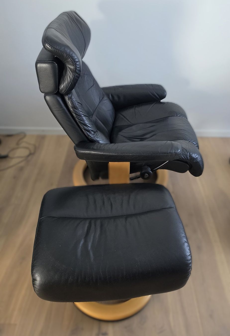 Stressless Poltrone: Stressless Sessel mit Hocker Leder schwarz gebraucht – Usato da Unterägeri venduto da Kreisch24 2