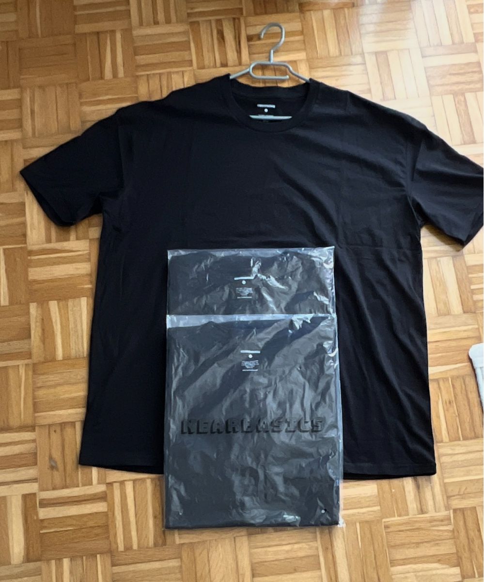 T-Shirts: Schwarzes Basic T-Shirt, Near Basics, Top Zustand! – Neu und originalverpackt aus Siebnen von toshi123 4