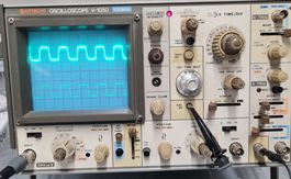 Hitachi V-1050 Oszilloskop 100MHz Quad Trace mit Zubehör