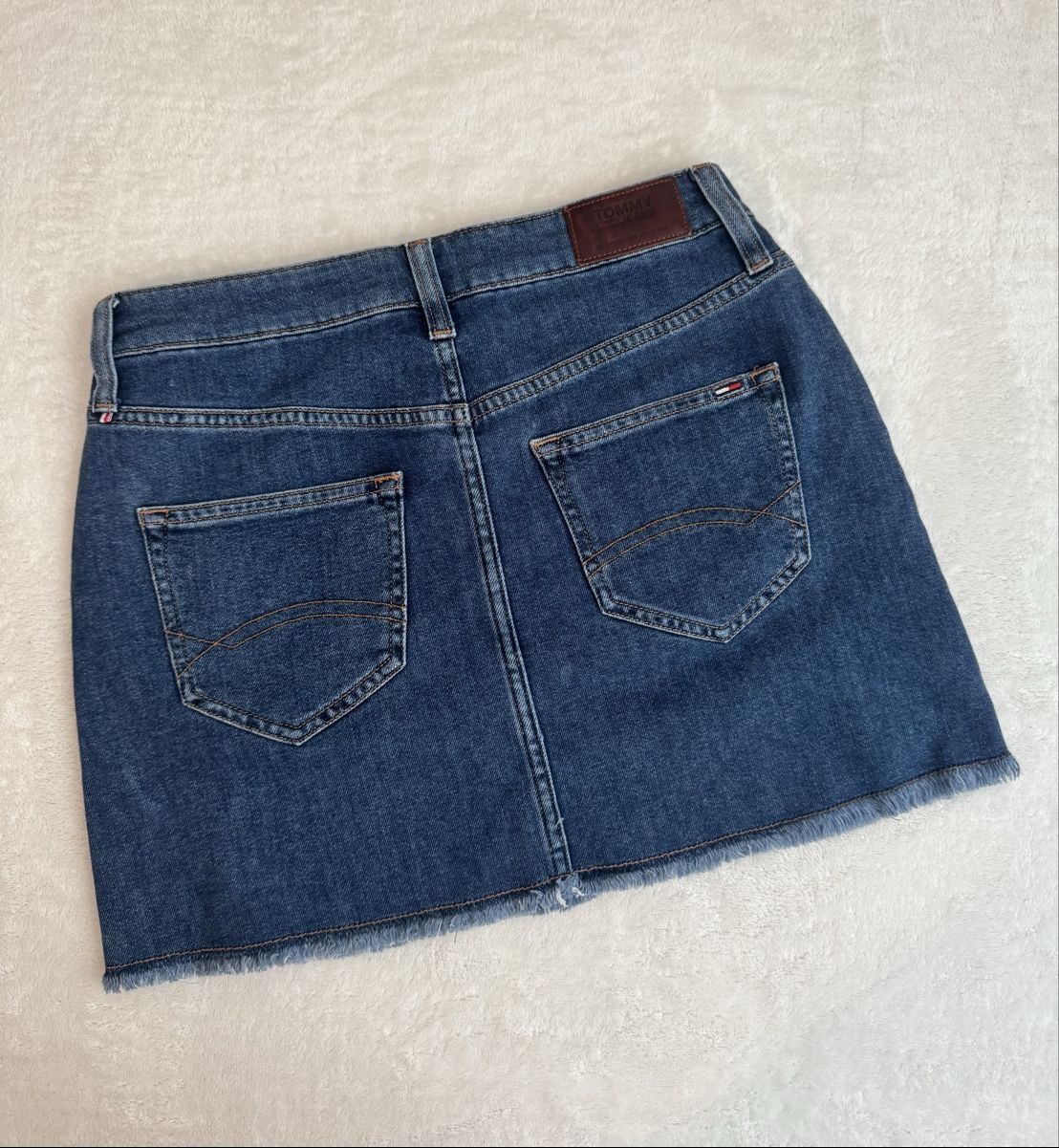 Tommy Hilfiger Röcke: Jeansrock Tommy Hilfiger – Gebraucht aus Wallisellen von Buy.me.one.more.time 1