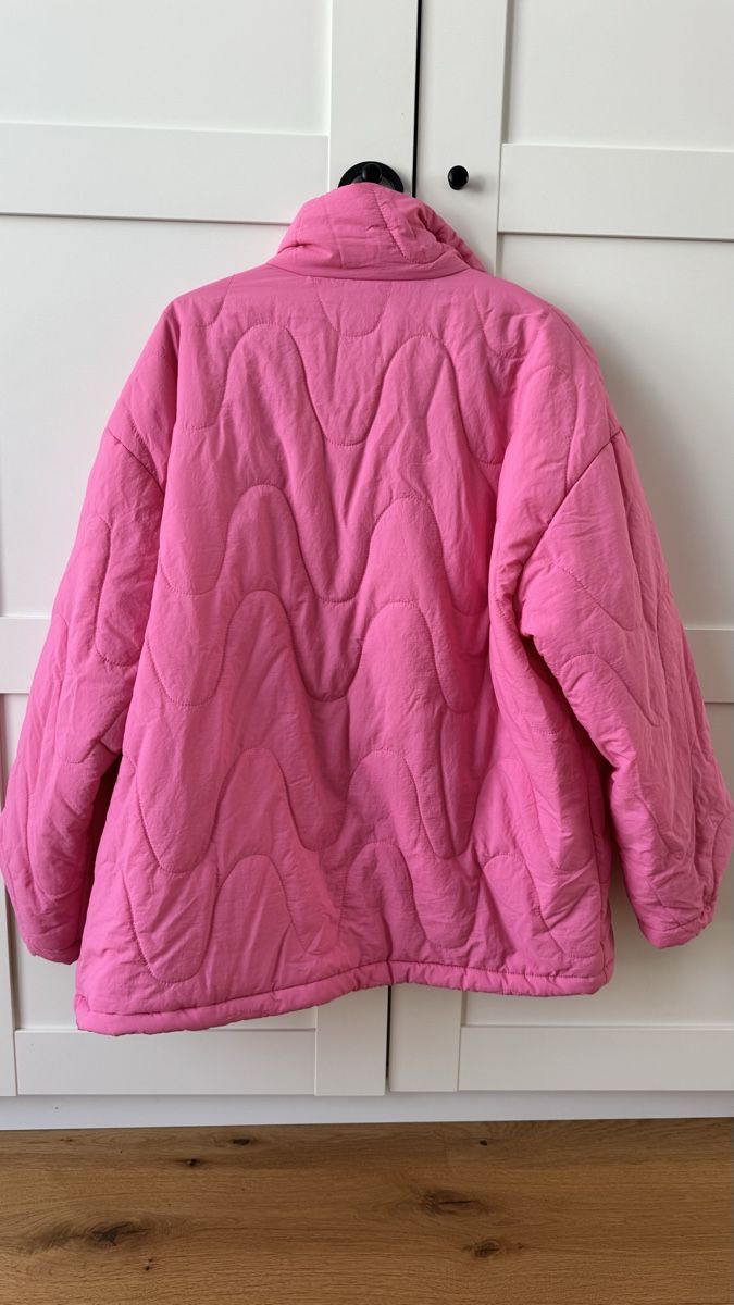 Pieces Jacken: Pinke Puffer-Jacke – Gebraucht aus Wattwil von chi_11o 1