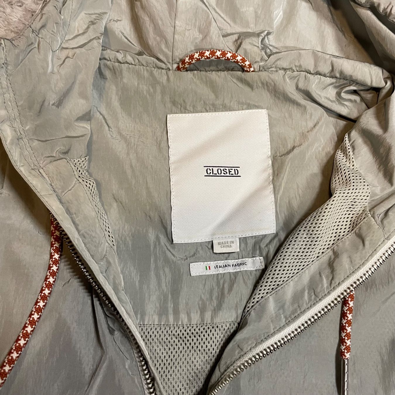 Closed Giacche: Closed Light Cagoule Windbreaker Jacke XL Silber/Grau – Usato da Bubikon venduto da SwissSecondLife 4