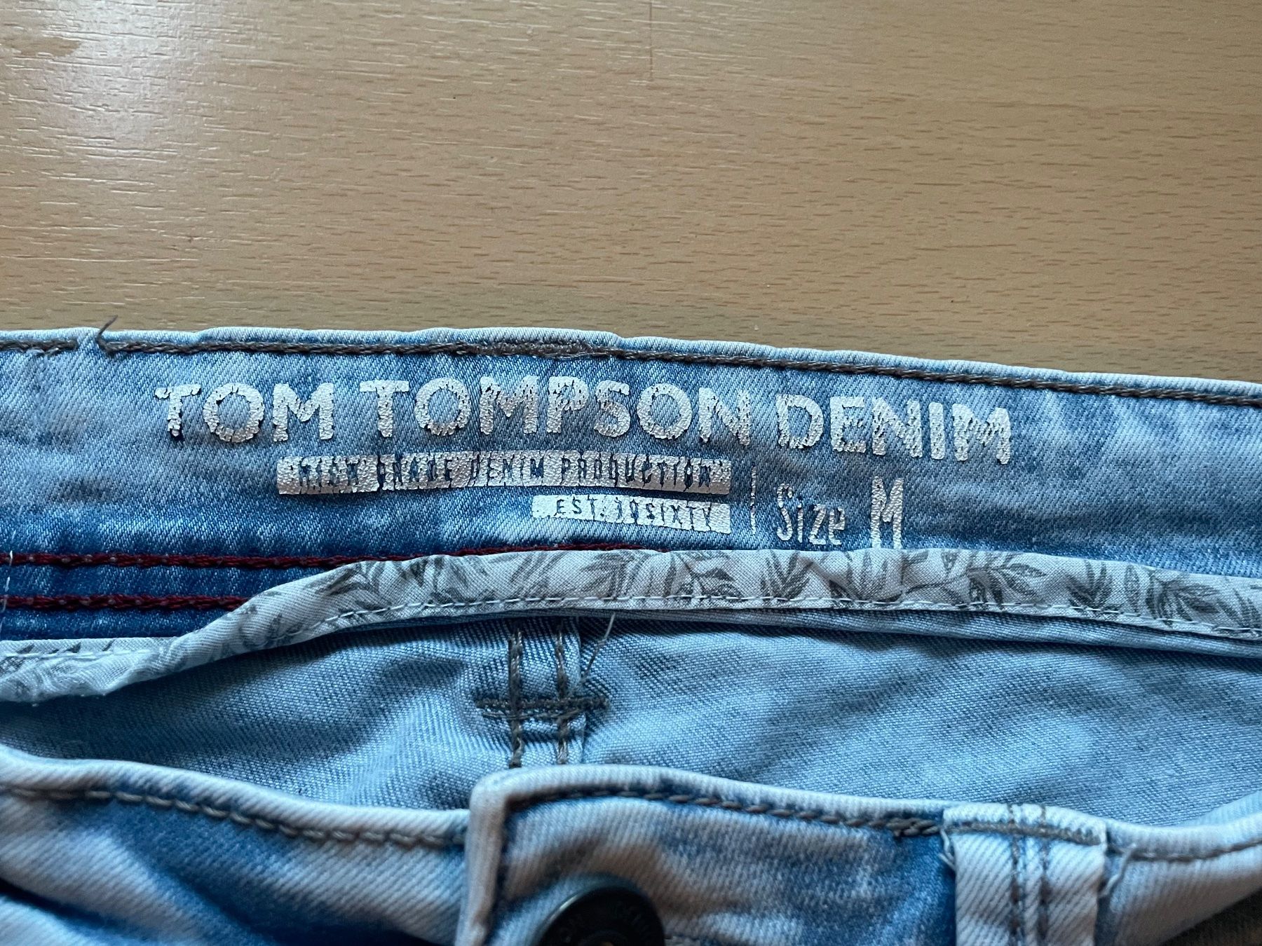 Jeans: Jeans Kurz 4 Stück – Gebraucht aus Wila von Lokelo 4