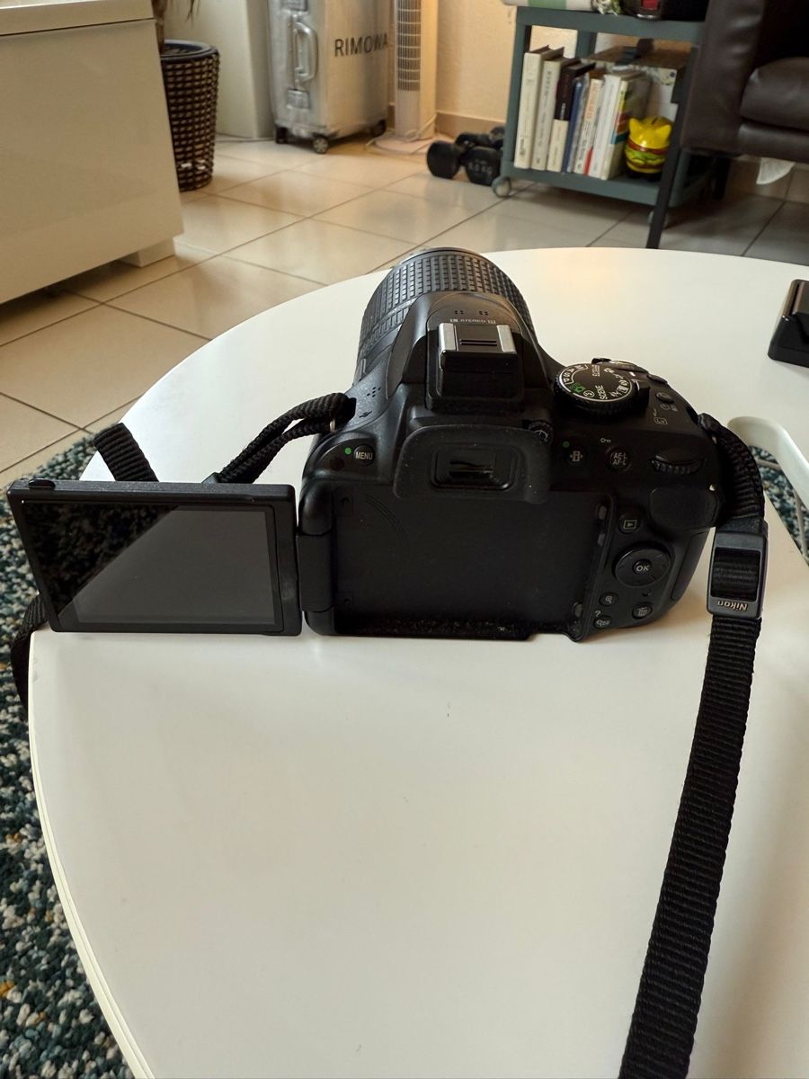 Nikon Fotocamera: Nikon D5200 Camera with Accessories – Nuovo (secondo la descrizione) da Genève venduto da gerard_chafer 1