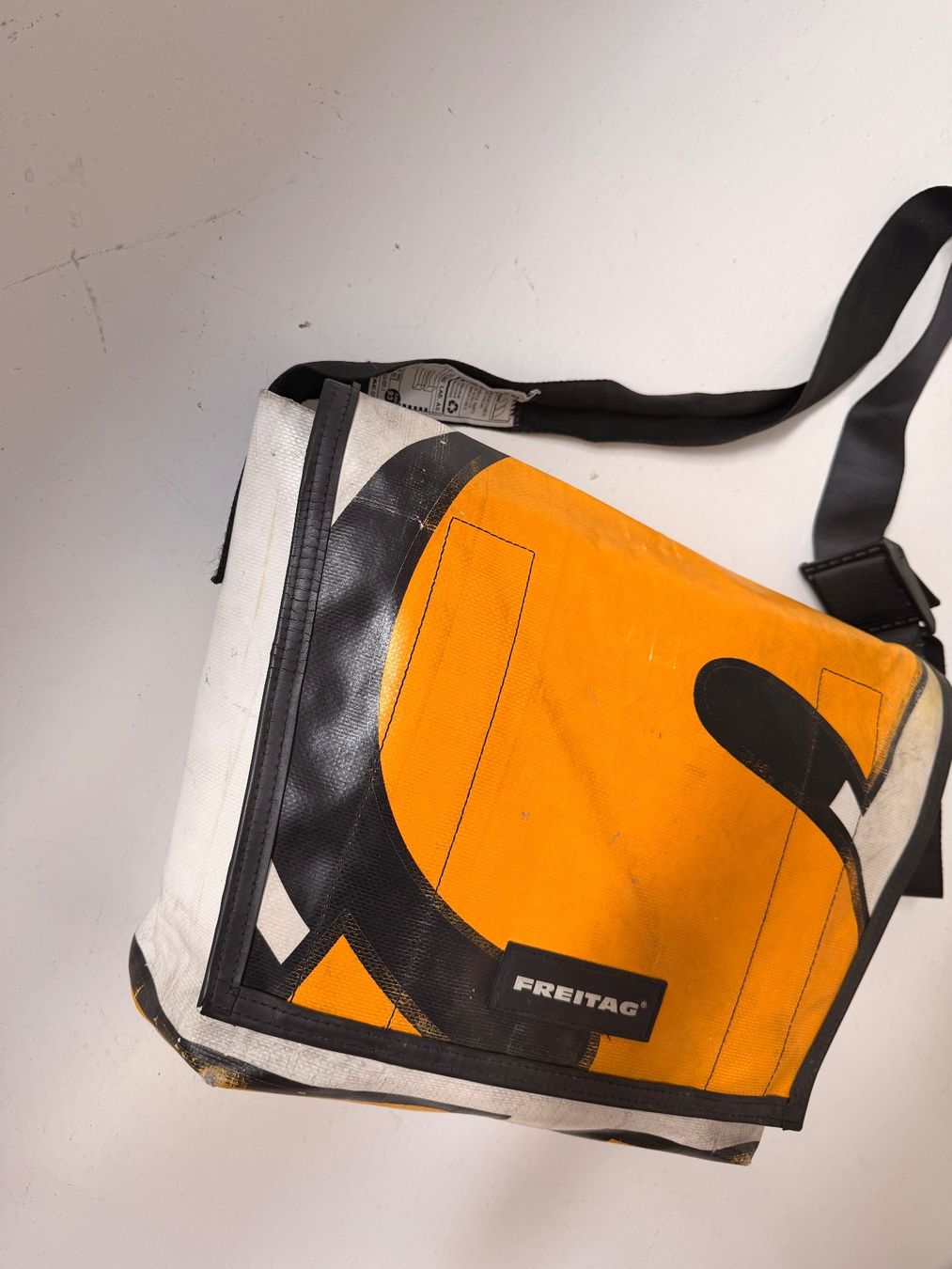 Freitag Taschen: Freitag Tasche Orange Weiss Schwarz Freizeittasche – Gebraucht aus Bern von die_6p8g 1