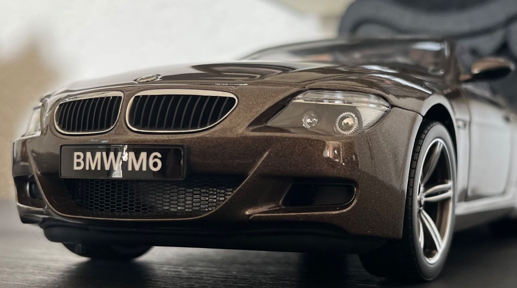 Kyosho Modellini d'auto: KYOSHO BMW M6 e63 bronze 1:18 – Usato da St-Cergue venduto da ncu_t267 4