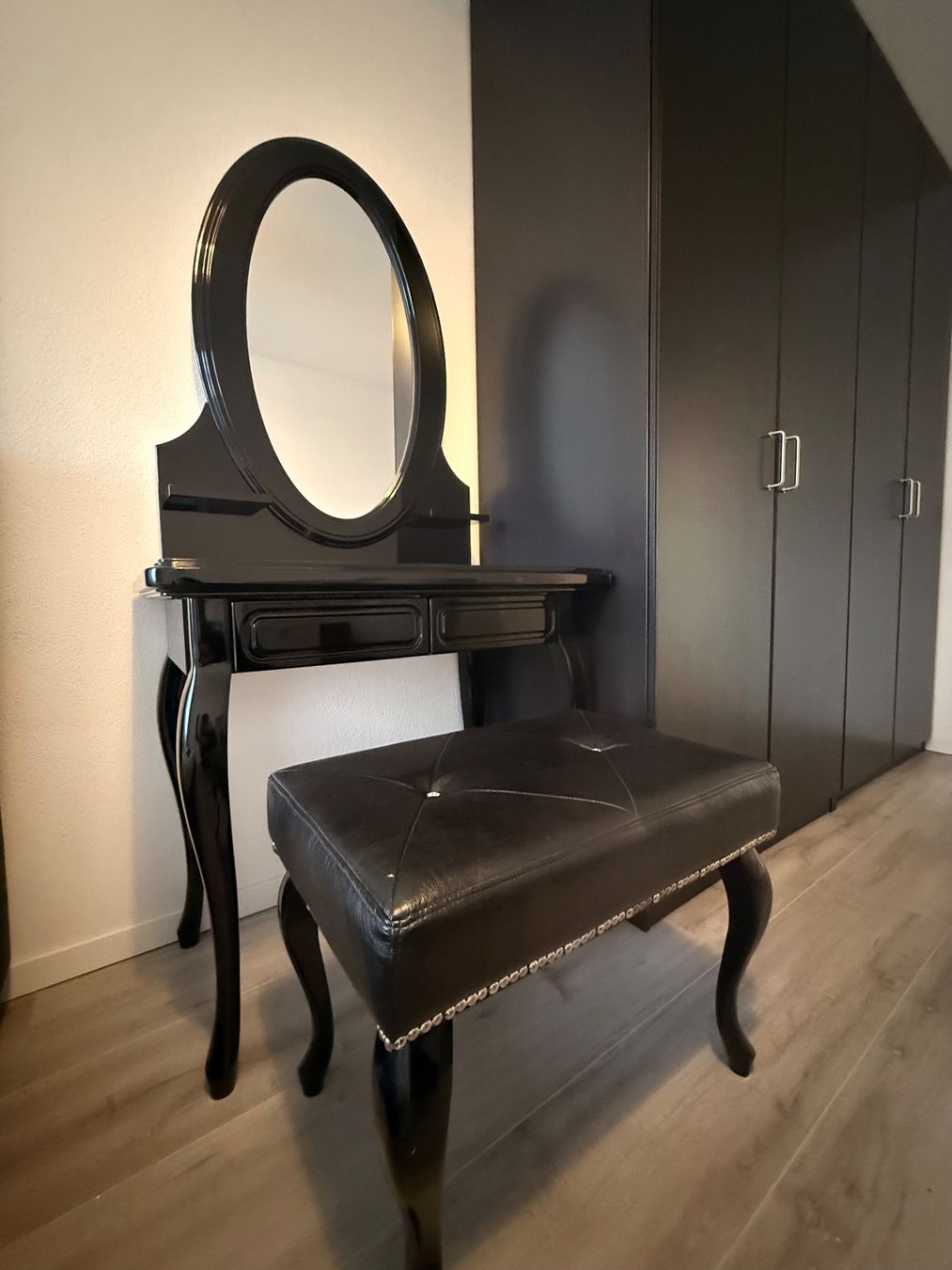 Tavoli da trucco: Charmante Coiffeuse avec Tabouret – Usato da Essertines-sur-Yverdon venduto da kat_bbr7