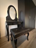 Charmante Coiffeuse avec Tabouret