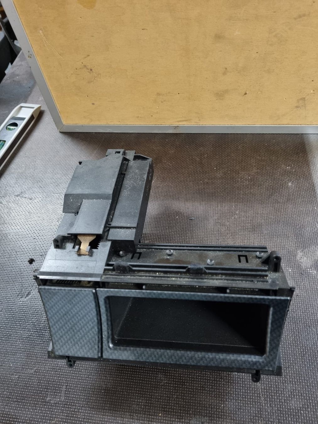 Mercedes-Benz Tutti pezzi di ricambio auto: SLK Mittelaschenbecher/Ablage – Usato da Zetzwil venduto da lor_2j9p