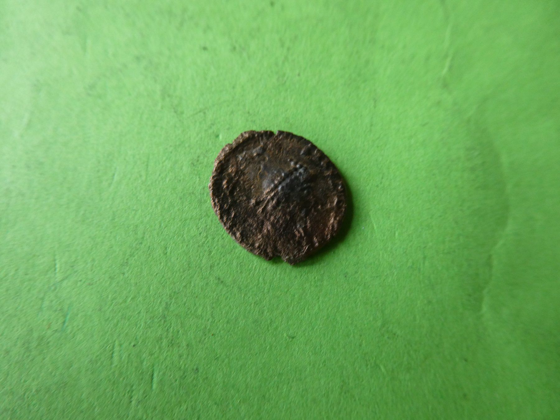 Tutti le monete: uralte Bronzemünze 14 mm     0.87 g – Usato da Hinterforst venduto da Rohusri