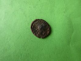 uralte Bronzemünze 14 mm     0.87 g