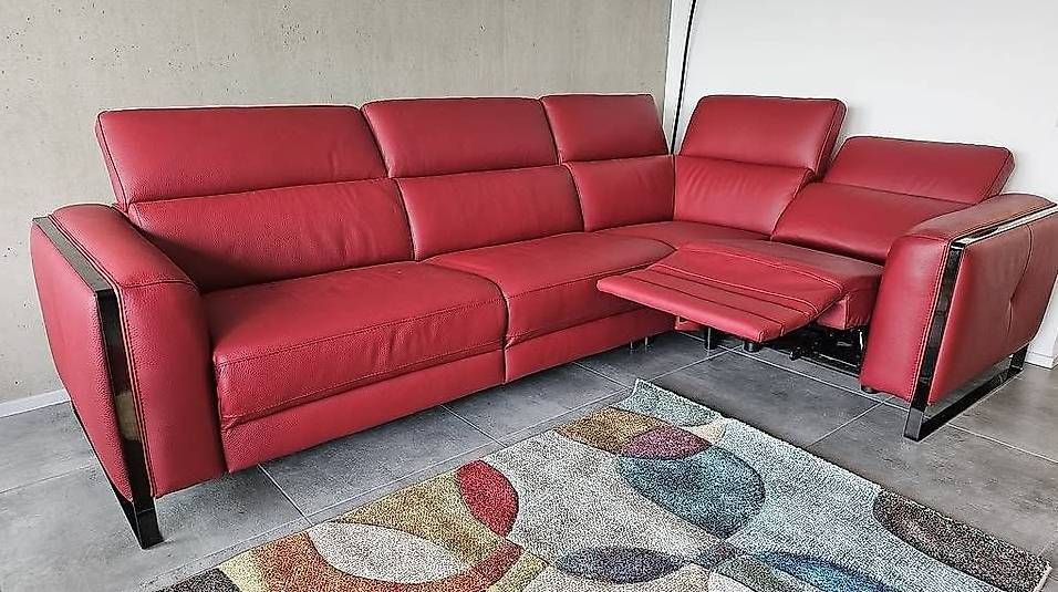 Sofas: Canapé d'angle cuire rouge électrique – Gebraucht aus Nyon von Shurikem 1