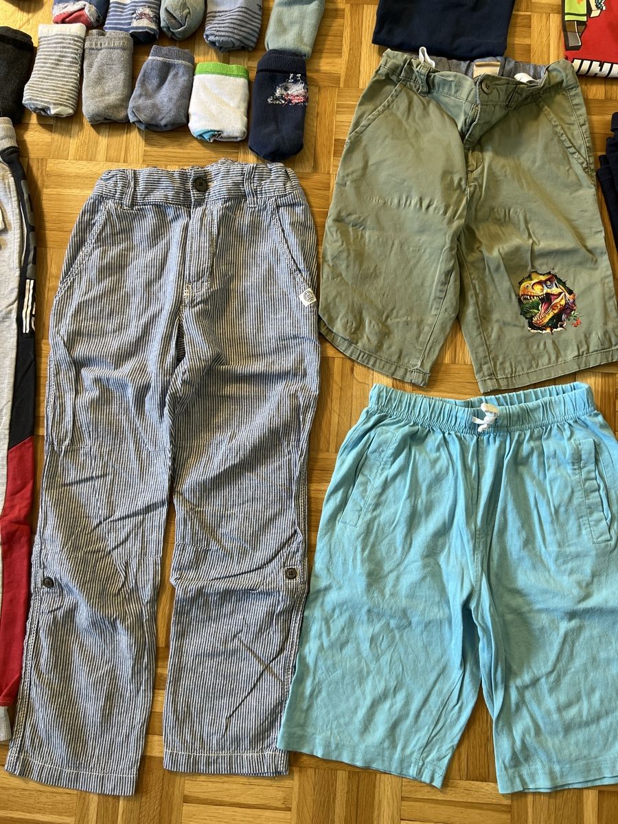 Lotti & Set di vestiti: Jungen Kleiderpaket, Gr. 122/128 – Usato da Zuchwil venduto da Commander0 1