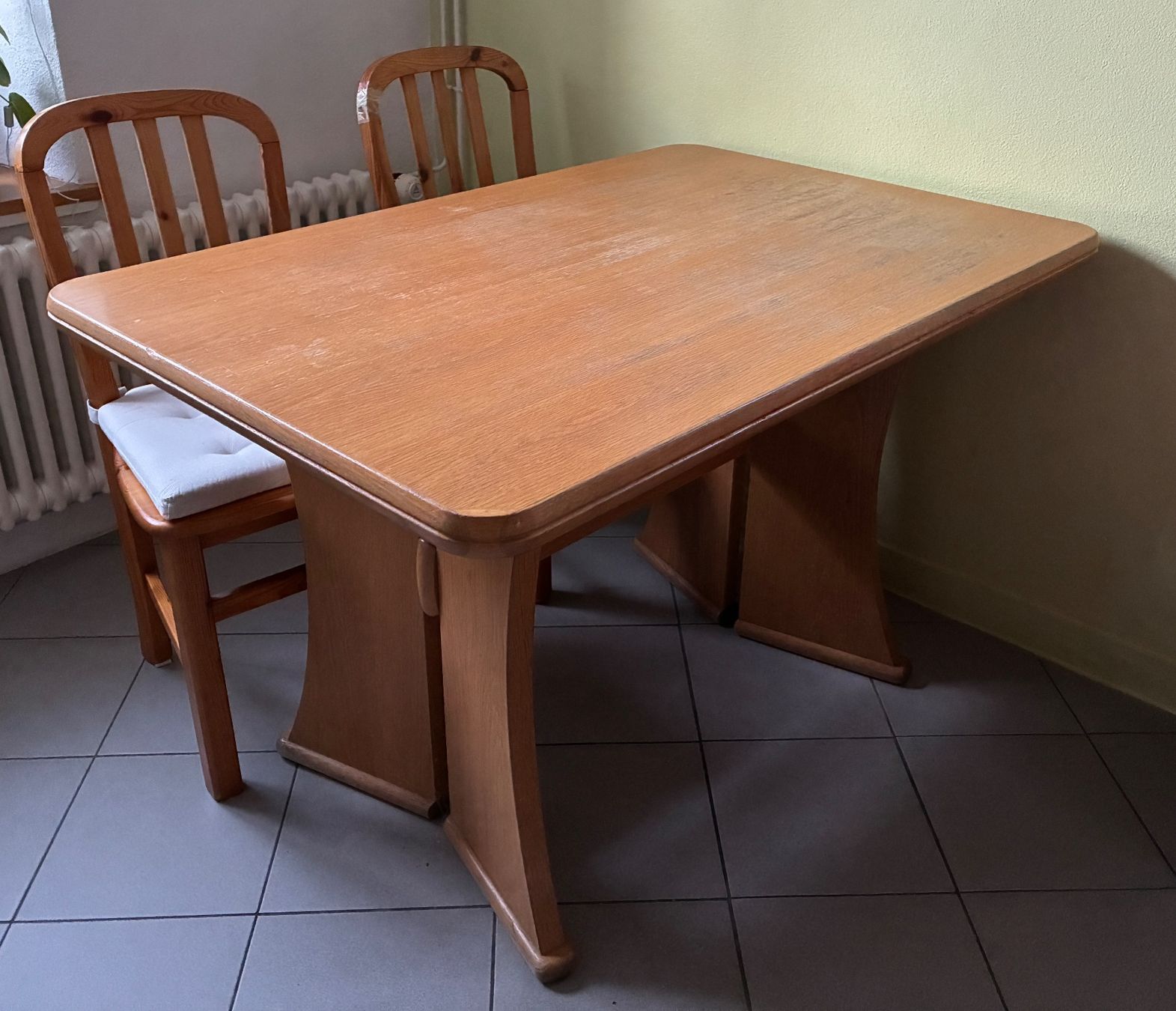 Tischset: tisch mit 4stühle – Gebraucht aus gümligen von pia_9qv6