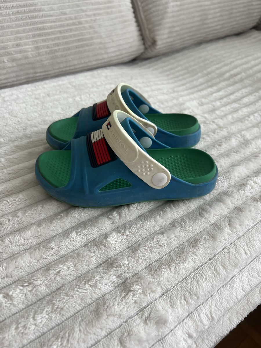 Tommy Hilfiger Scarpe per ragazzi: TOMMY HILFIGER SCHLAPPEN GR 30 – Usato da Basel venduto da theo-g77