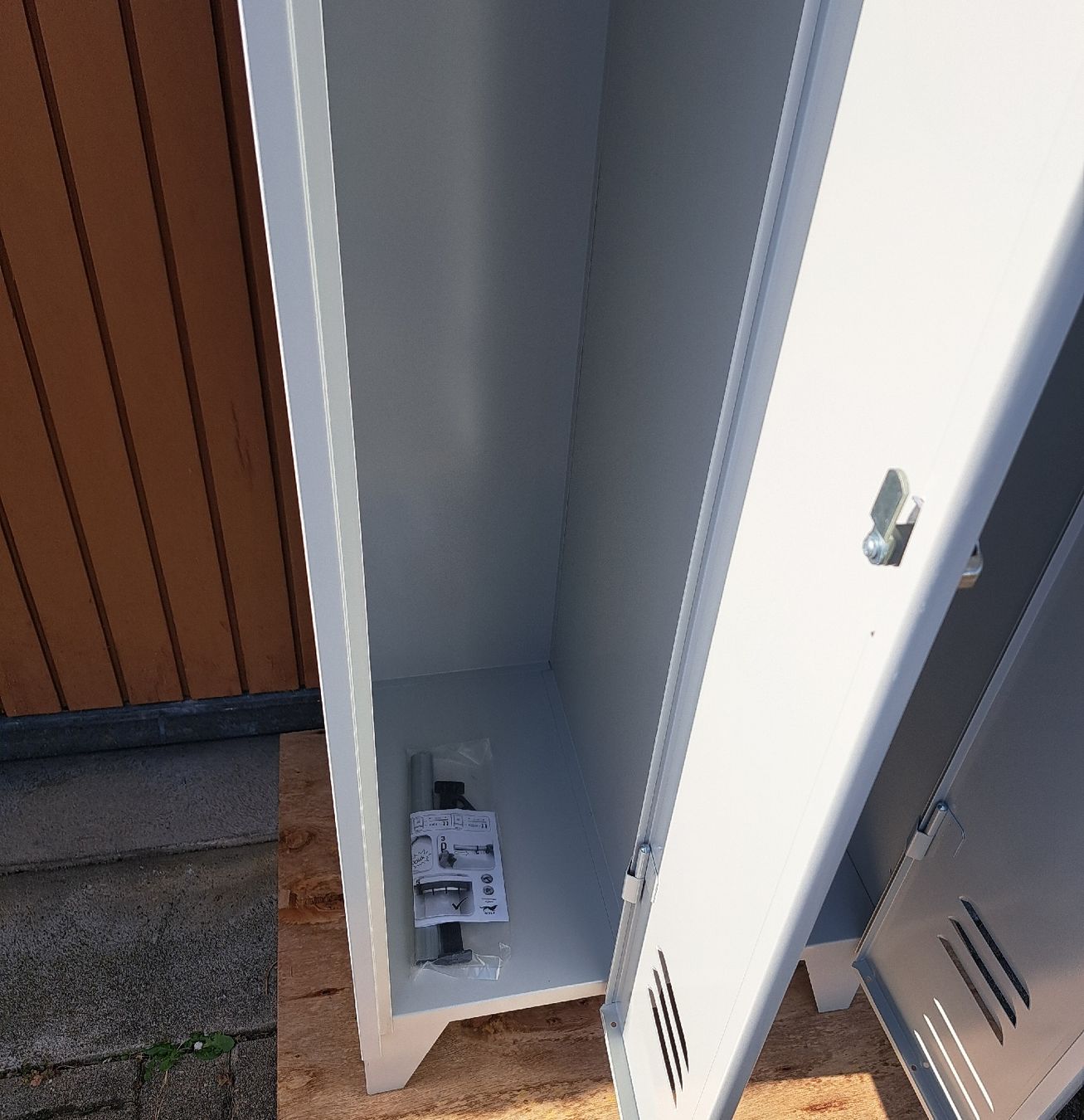 Armadi: Metallschrank / Spind - 2 Abteile – Nuovo (secondo la descrizione) da Reinach BL venduto da HT20 4