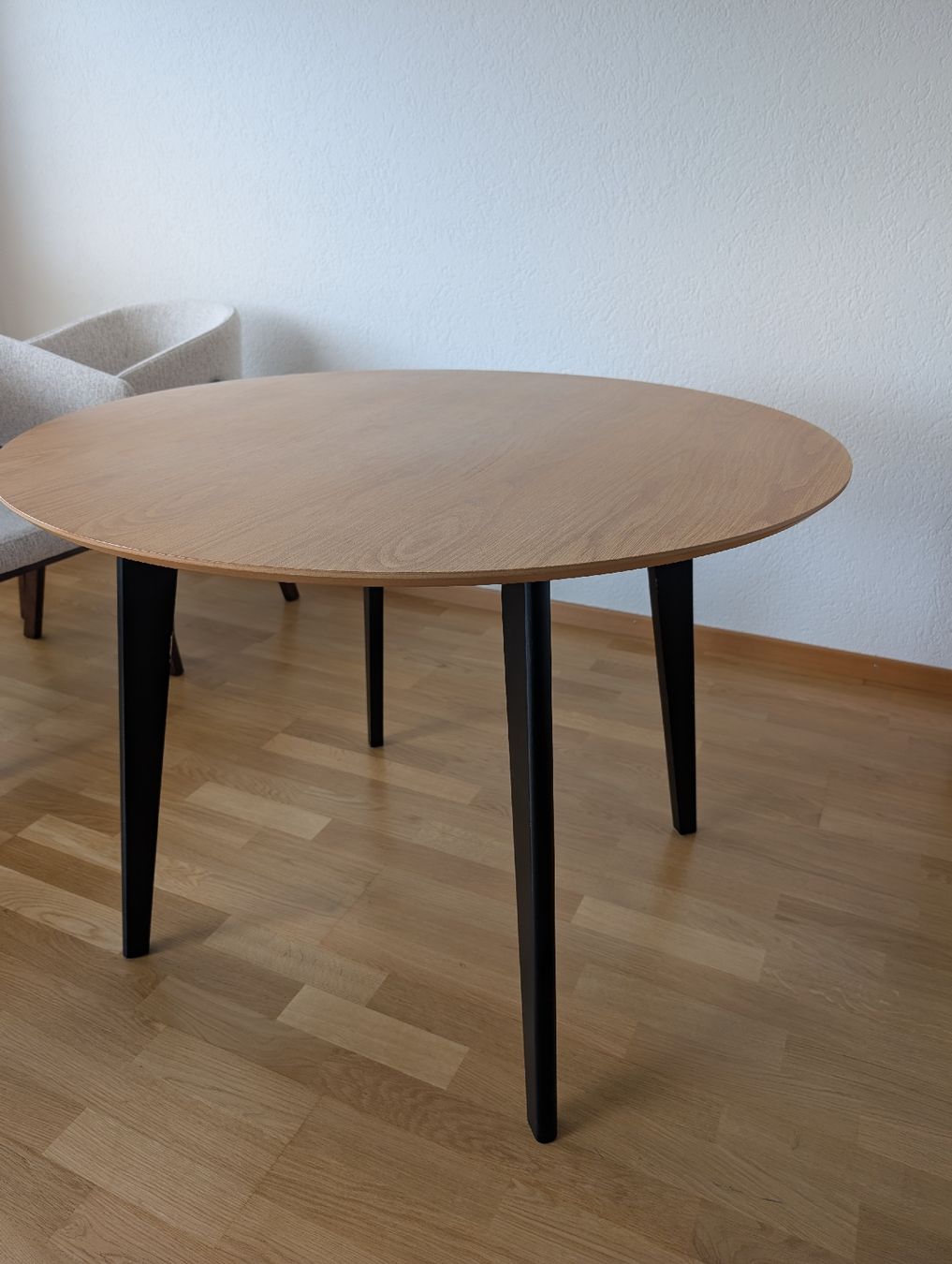 Conforama Tische: Conforama Tisch – Gebraucht aus Zürich von Sarah2893