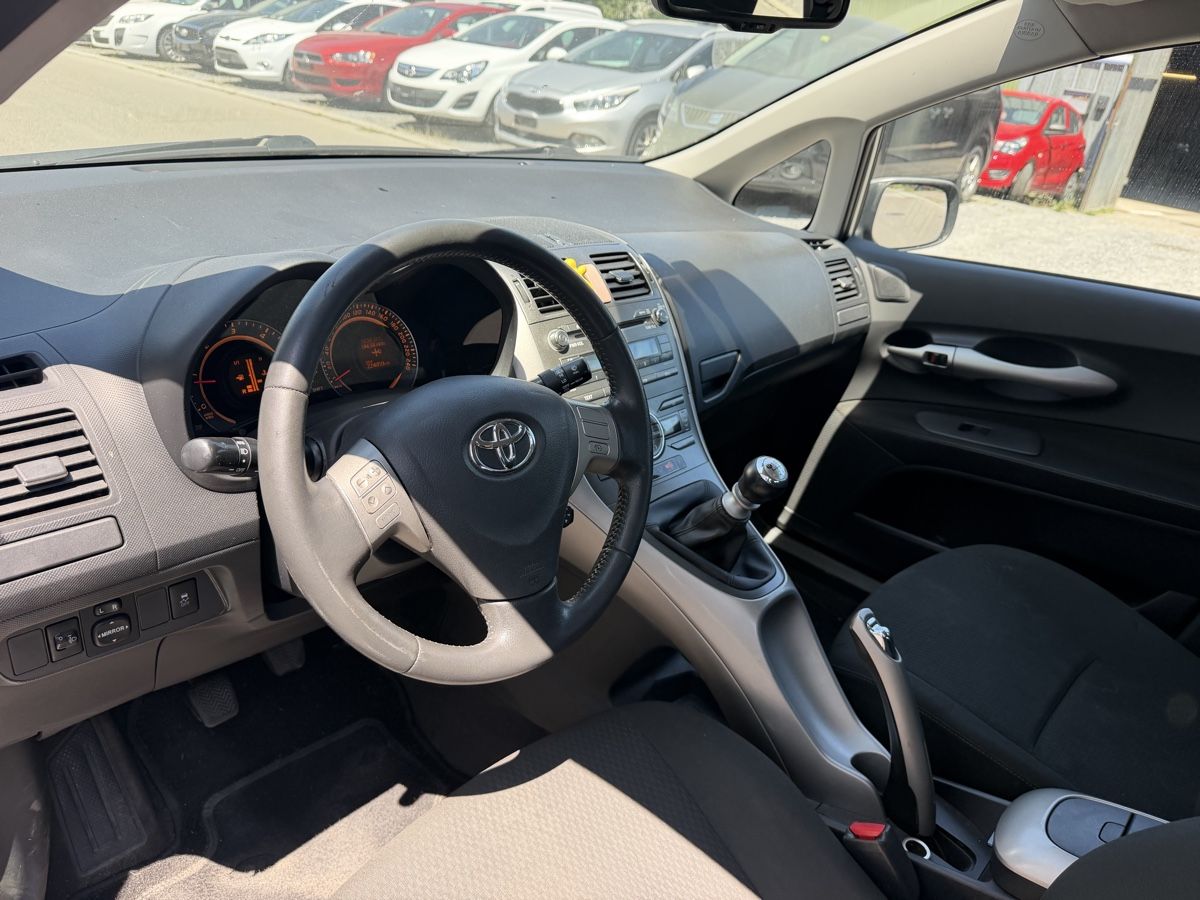 Toyota Automobili: Toyota Auris 2,2 Diesel Ab MFK  – Usato da Amriswil venduto da Autocent 8