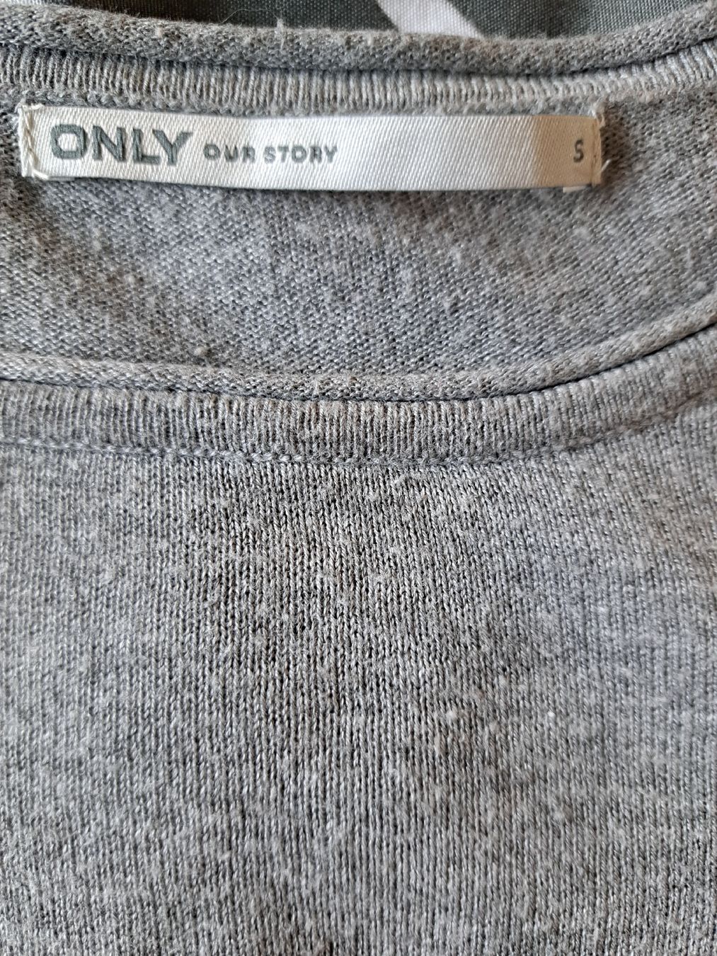 Only Pulls & Sweat-shirts: Pullover Only grau mit Sternmuster Grösse S gebraucht – D'occasion à Kriegstetten par Jakasi 2