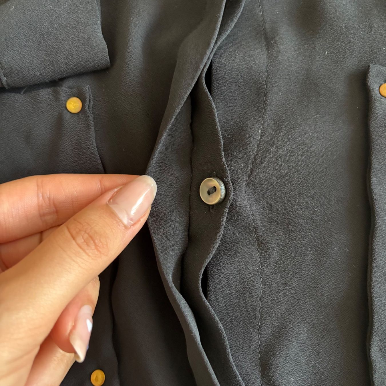 H&M Blusen: Chic black long-sleeve shirt – Gebraucht aus Montreux von m.mlkstn 3