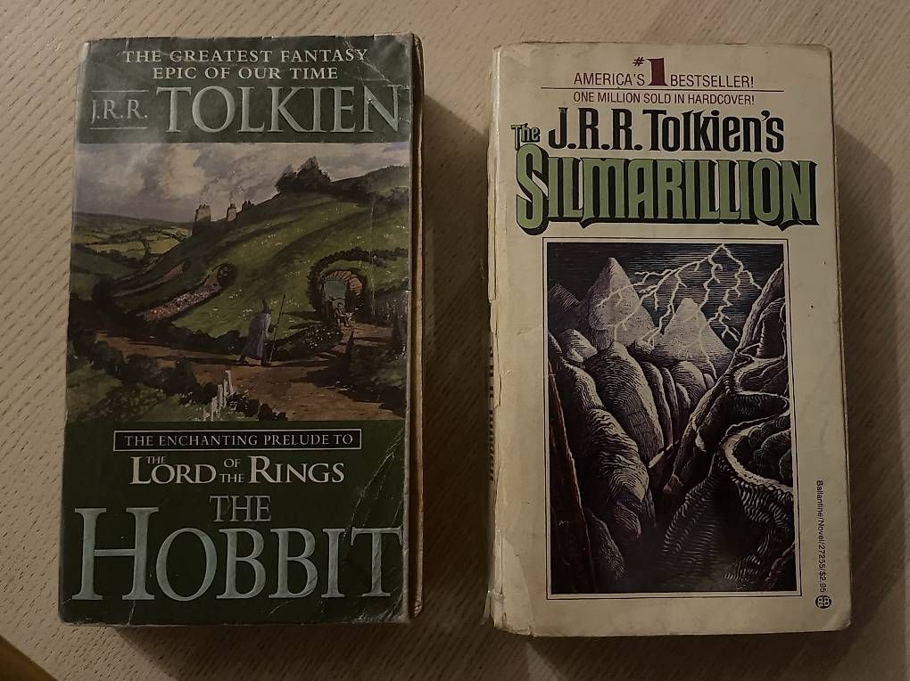 Bücher: SILMARILLION et THE HOBBITS – Gebraucht aus Lausanne von Aliasneo