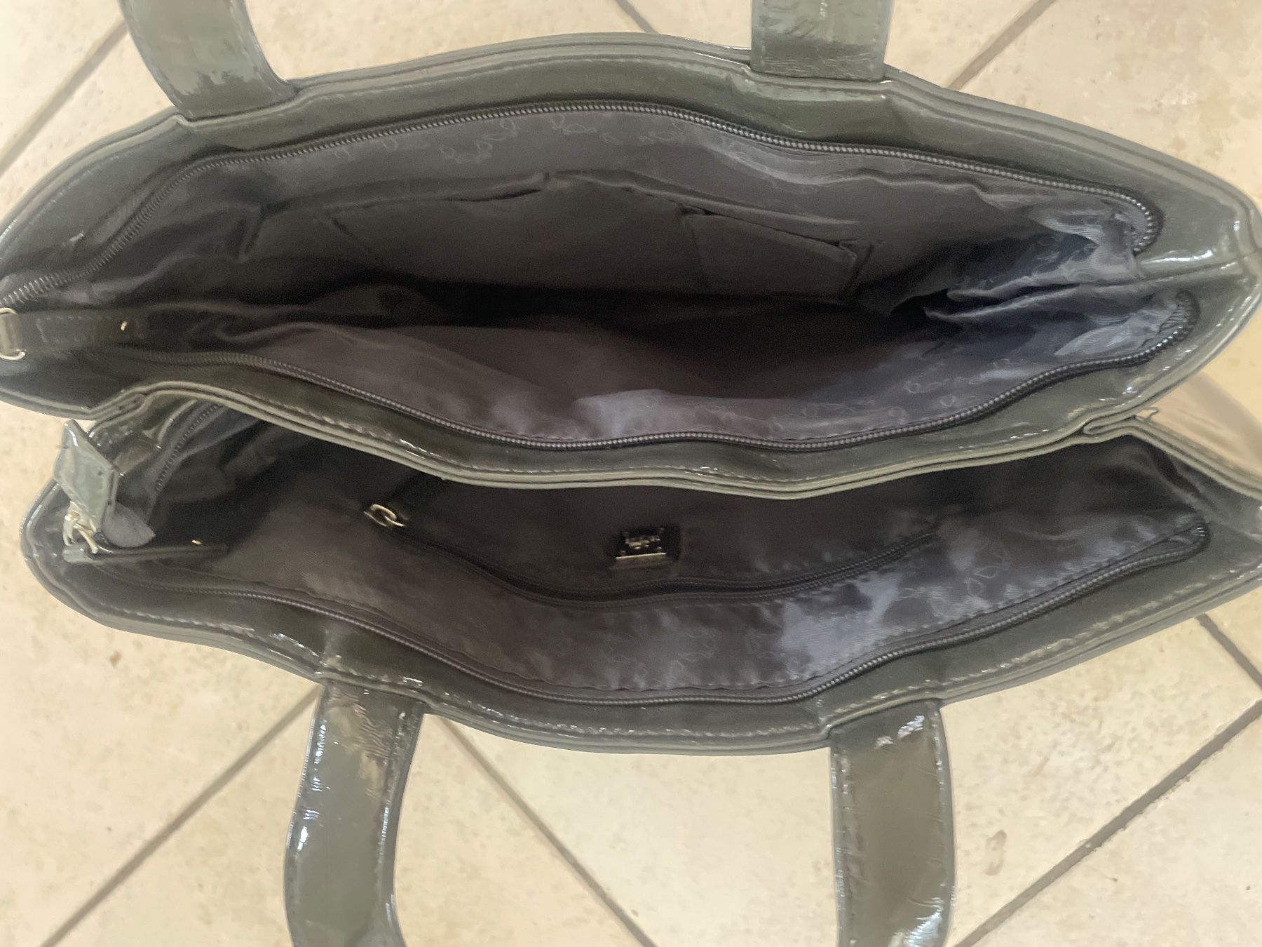 Borse da donna: Dunkelgraue carpisa Handtasche – Usato da Obergerlafingen venduto da cabo4 2