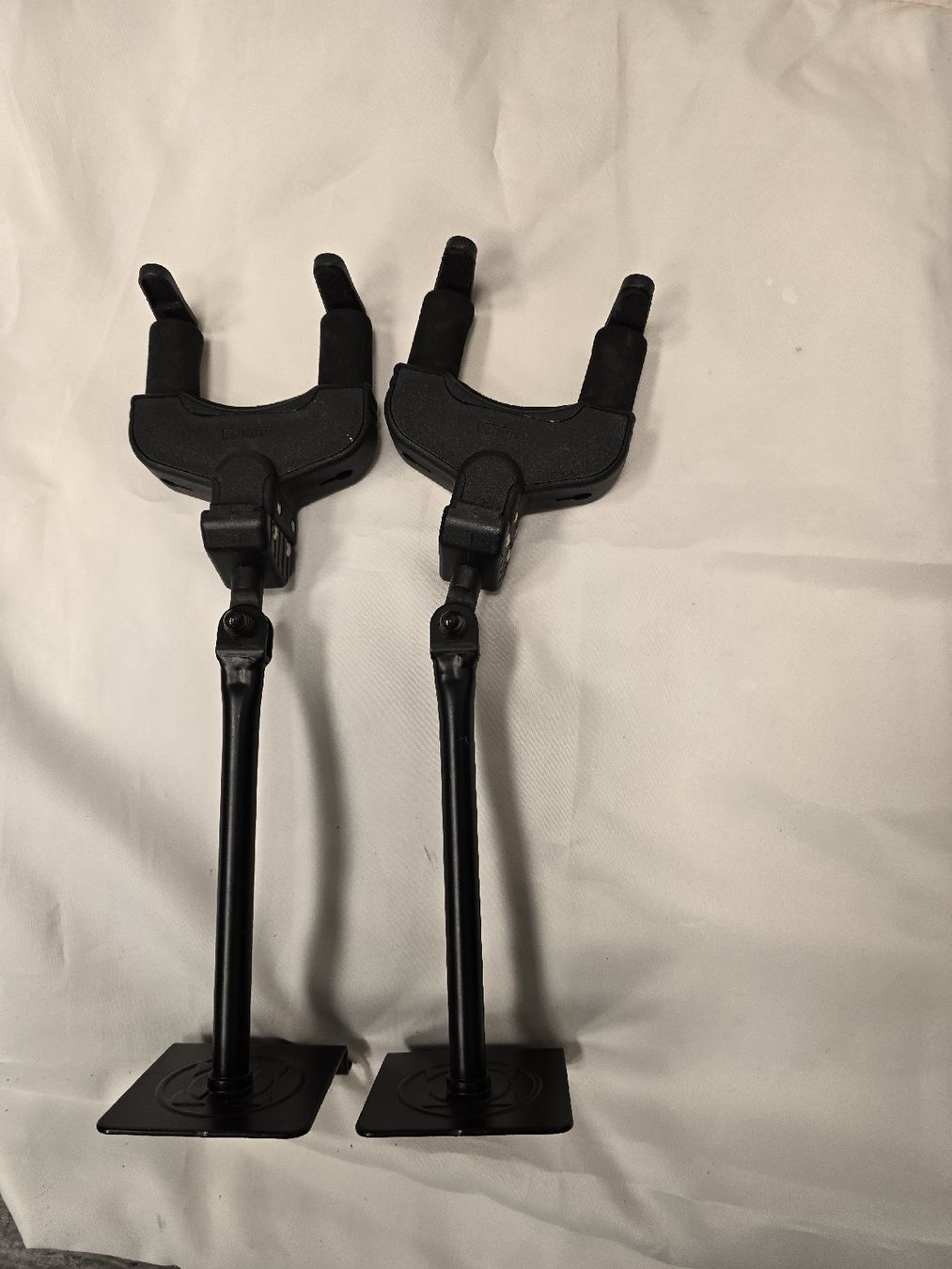 Hercules Supporti per strumenti musicali & leggii: Hercules Stands Guitar Wallmount 2 Stuck – Usato da Zürich venduto da Roy-Events-Zurich 1