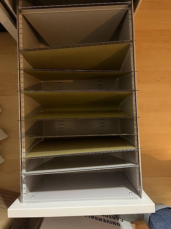 Lista Schreibtische: Lista Office Unterstellkorpus – Gebraucht aus Luzern von ELIAS1A 4