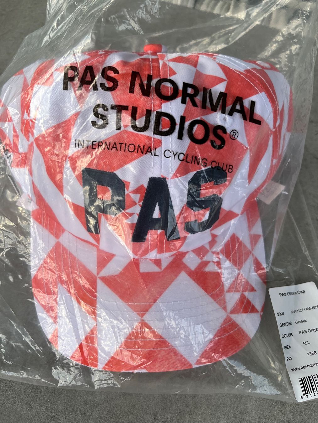 Hüte, Mützen & Caps: Pas Normal Studios Basecap Gr. M/L Neu – Neu und originalverpackt aus Arbon von Lakatusch 1