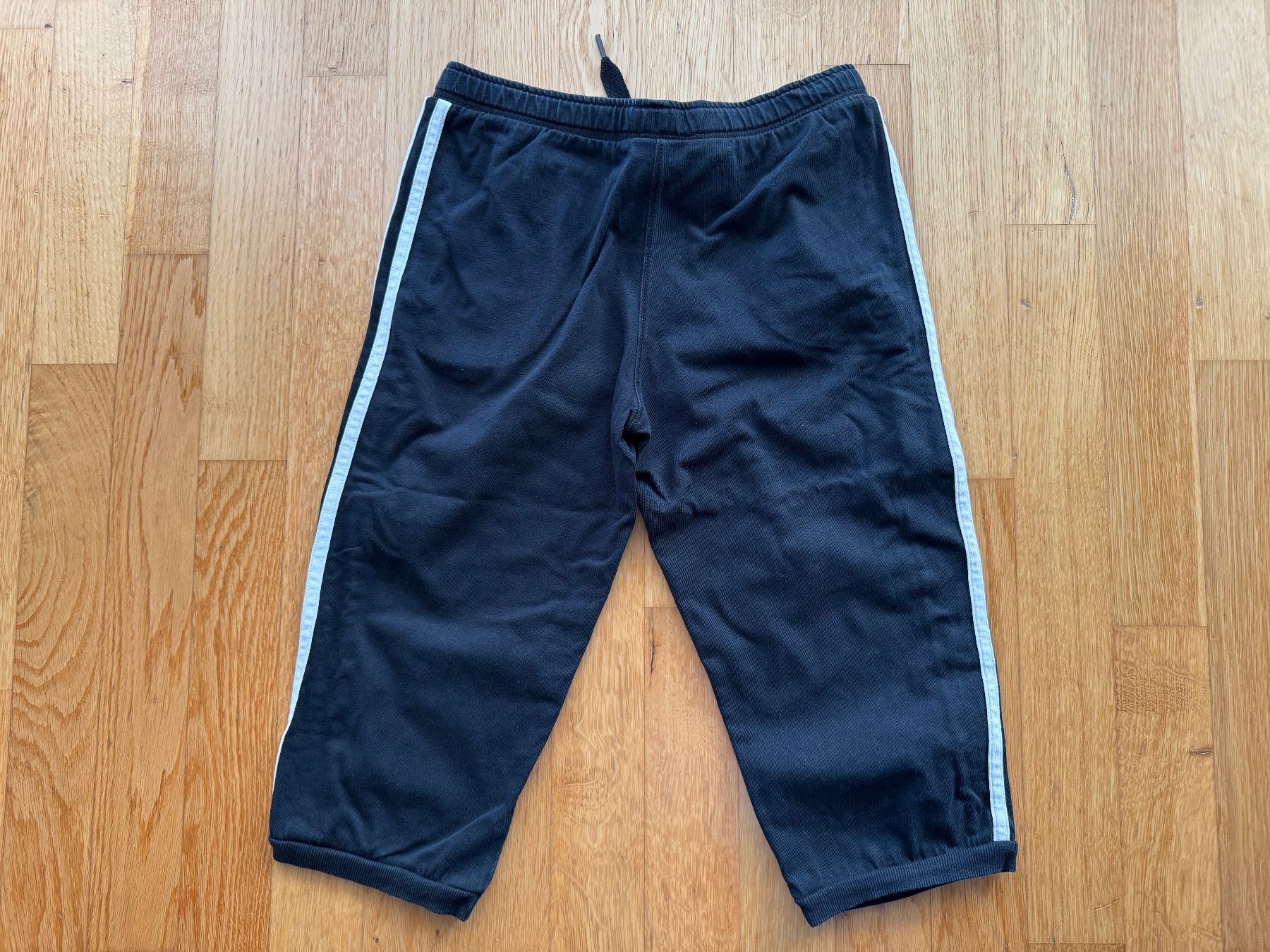 Adidas Pantaloni: Neuwertige Adidas Trainings-Short's Gr.152 – Nuovo (secondo la descrizione) da Bettlach venduto da Tradenet100 3