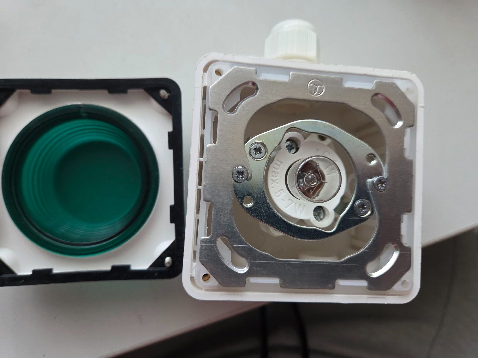 Feller Stecker: Feller Signal Blitzleuchte Hugentobler Typ 18 NAP 24V Grün – Gebraucht aus Zürich von eymen20 3