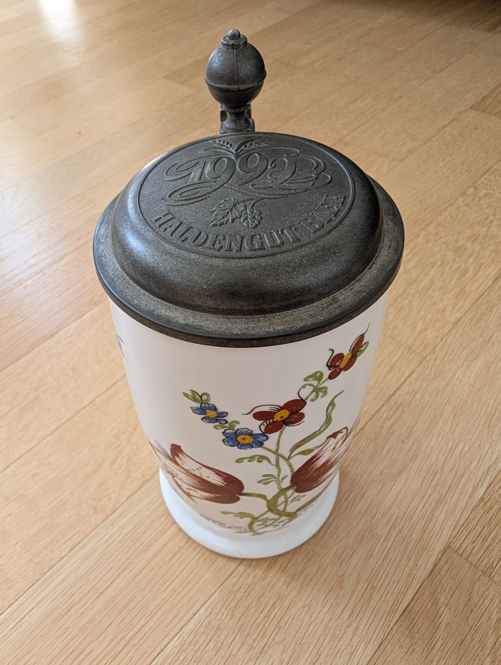 Haldengut Gläser: Bierkrug Haldengut 1992 mit Zinndeckel – Gebraucht aus Bern von ari_66yc