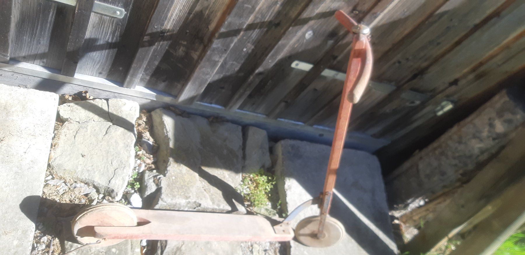 Veicoli per bambini: Antikes Holz - Trottinett – Usato da Wolfhalden venduto da Quiria68 1