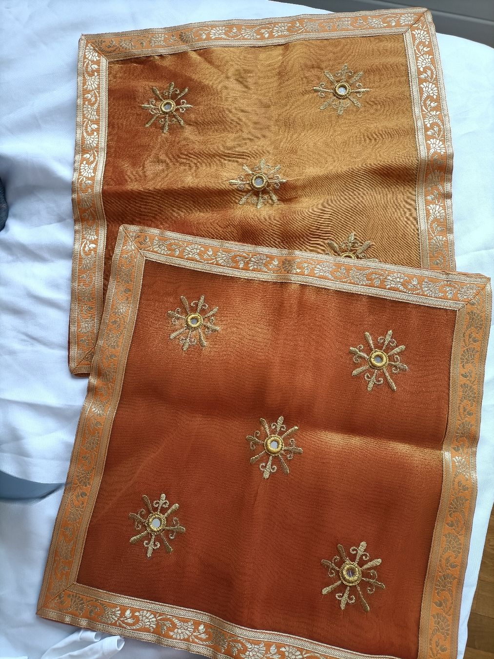 Cuscini: Lot de 2 housses de coussin décoratives – Nuovo e nell'imballaggio originale da La Chaux-de-Fonds venduto da Luxary.25cachmirepro 9