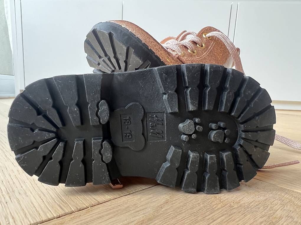 H&M Scarpe per ragazze: Glitzer Stiefel 18-19 – Usato da Erlach venduto da sch_w9np 2