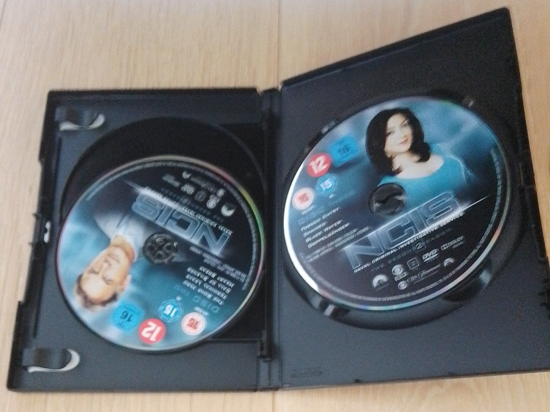 Alle DVDs: DVD NCIS Season 2.1 Disc one - three – Gebraucht aus Wohlen AG von salamanderspielwaren 3