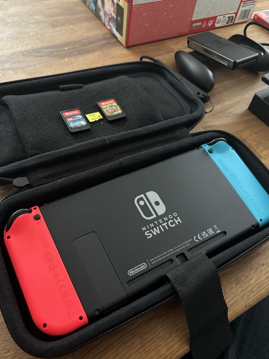 Nintendo Console: Nintendo Switch Bundle OVP, Tasche, 256GB SD, 2 Spiele – Nuovo (secondo la descrizione) da Reichenburg venduto da tom_yhz5 2