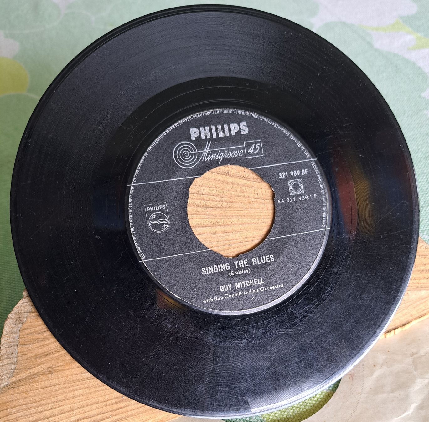Dischi in vinile: Guy Mitchell: Crazy With Love / Singing The Blues 45 Vinyl – Usato da Zuerich venduto da Mocambo19 6