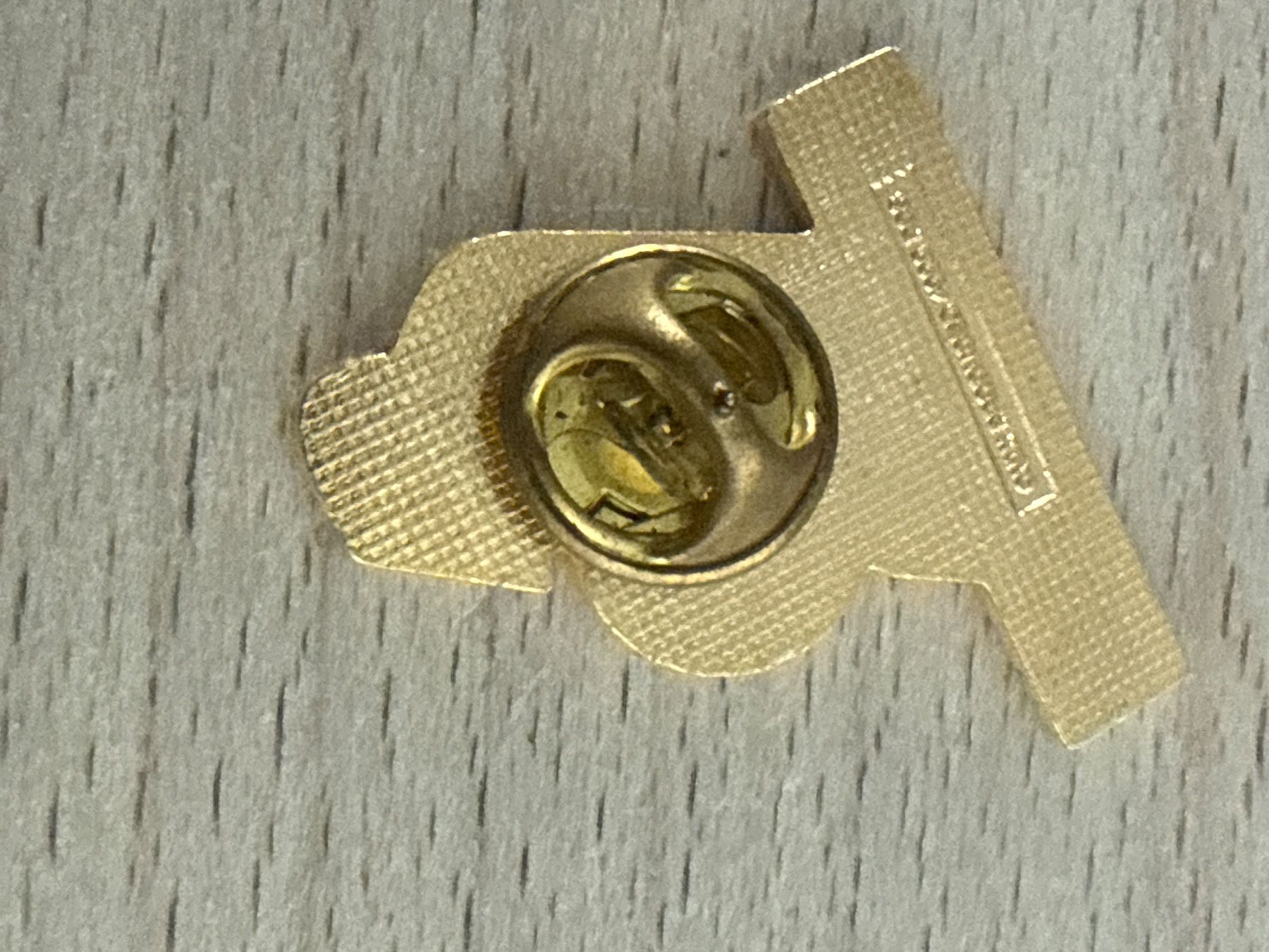 Placchette & Badge: Pin Schneider GmbH. – Usato da Glattbrugg venduto da Schweigmatt 1