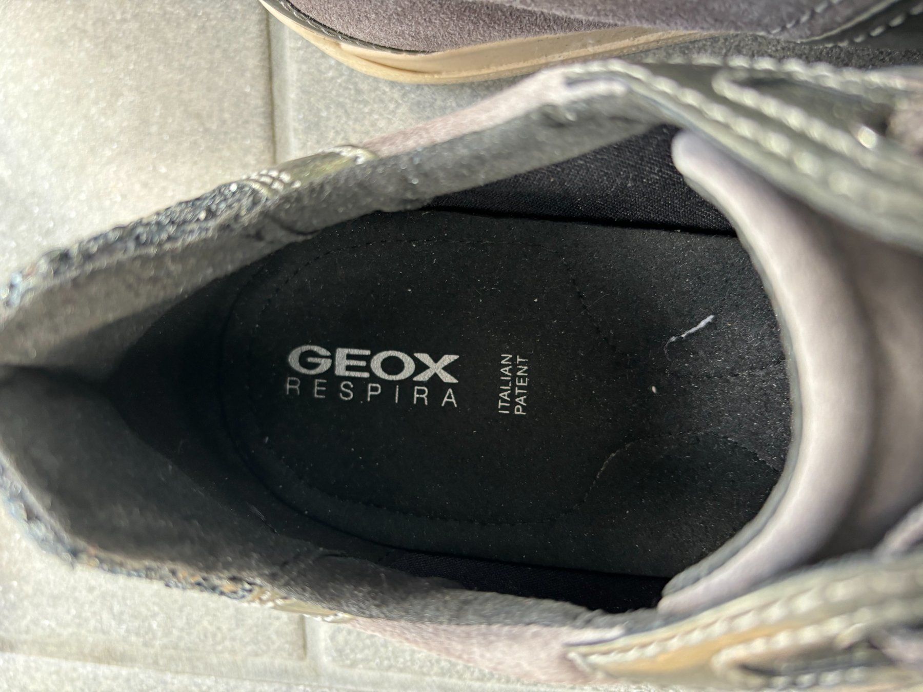 Geox Scarpe da donna: Chaussures GEOX grise à lacets – Usato da OBERENGSTRINGEN venduto da Lolo6316 6