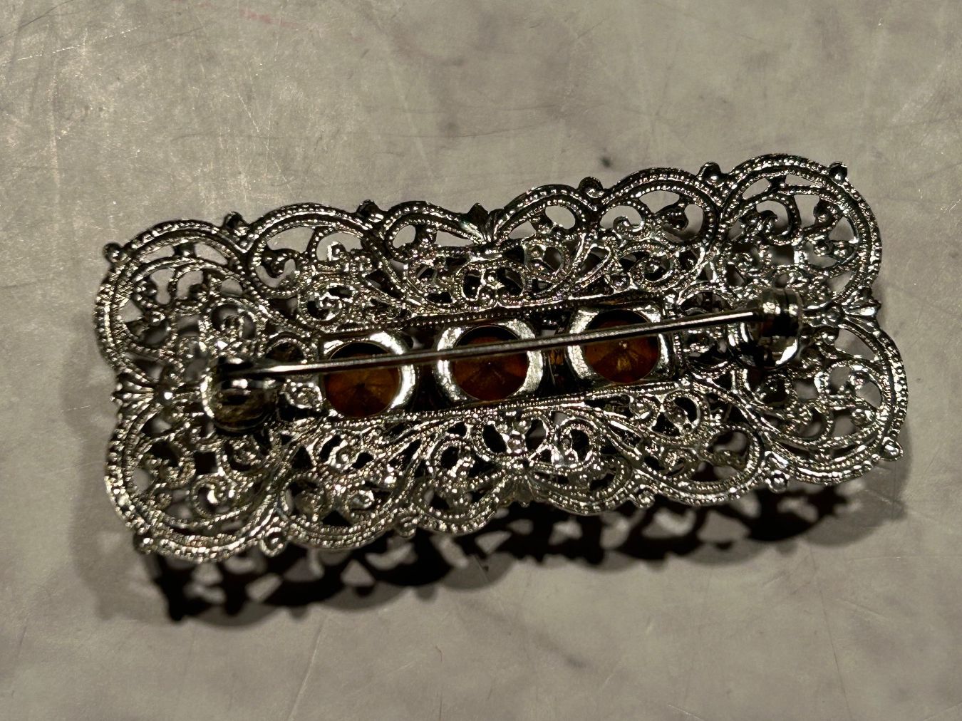 Broschen & Nadeln: Brosche Glitzer Modeschmuck – Gebraucht aus Hofstetten SO von toy_t8bb 1