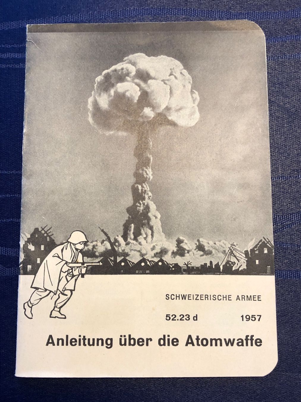 Documenti: Reglement 52.23 d Schweizer Armee über Atomwaffen – Usato da Steffisburg venduto da bwt56